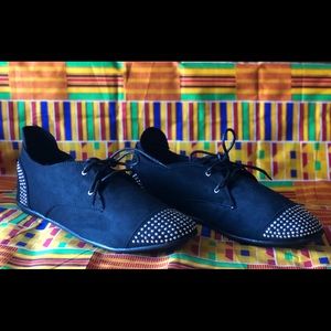 Cute Black Bedazzled Flats!